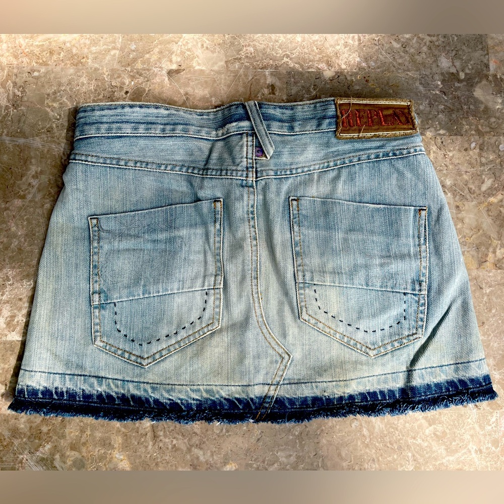 REPLAY Denim Mini Skirt with Blue Accents
Vintage item size 26